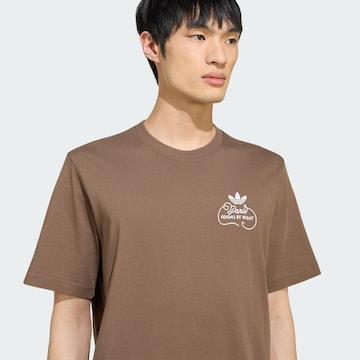 ADIDAS ORIGINALS - Camiseta 'Paris BG' en marrón