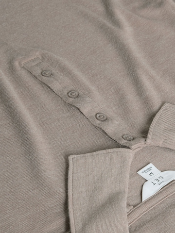 Tricou de la The Set pe bej