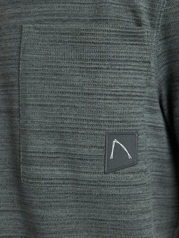 CHASIN' Shirt in Grün