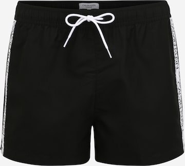 Calvin Klein Swimwear - Badeshorts en negro: frente