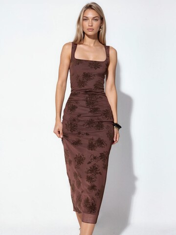 Hiccup - Vestido em castanho: frente