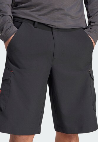 ADIDAS PERFORMANCE Loosefit Sportshorts 'Audi Formula One Team Mechanics' in Schwarz