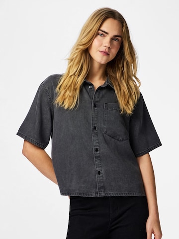 Chemisier 'PCSMIDI' PIECES en gris : devant