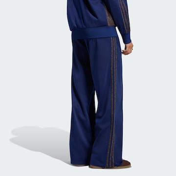 ADIDAS ORIGINALS - Loosefit Pantalón 'Firebird' en azul