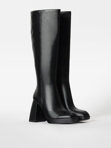 Bershka Stiefel in Schwarz