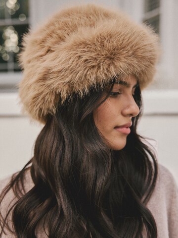 Pălărie de la Next pe bej