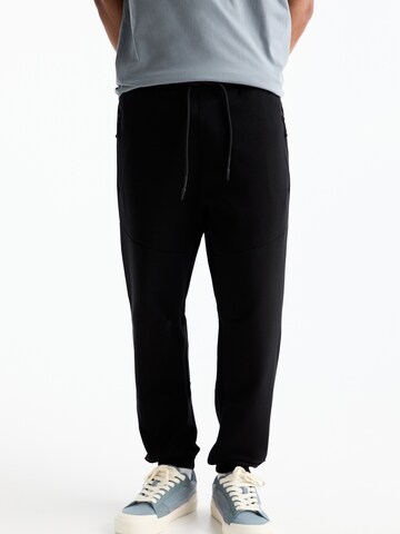 Tapered Pantaloni di Pull&Bear in nero: frontale