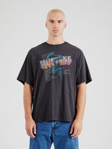 MUSTANG T-Shirt 'AKRON' in Schwarz: Vorderseite