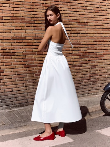 Bershka Рокля в бяло