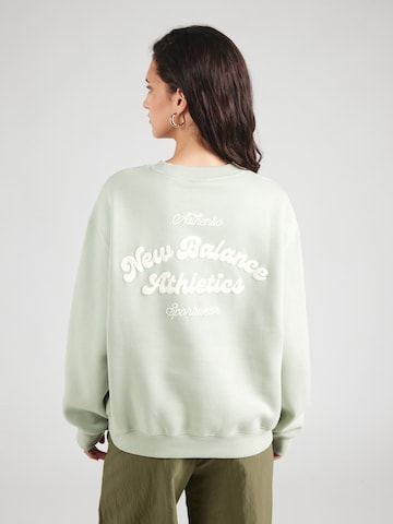 new balance Sweatshirt 'Heritage' in Grün: Vorderseite