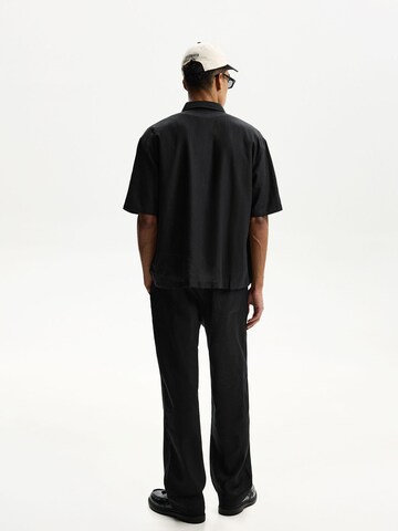 Bershka Regular fit Button Up Shirt in Black