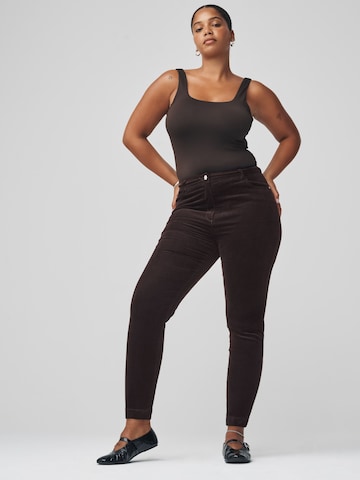 Next Skinny Hose in Braun