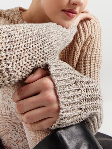 s.Oliver Свитер в Бежевый