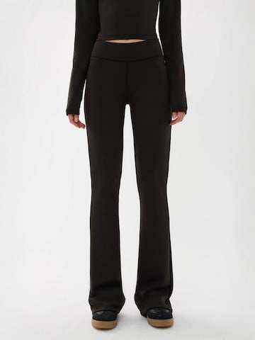 évasé Leggings 'Gamaschen' Hiccup en noir : devant
