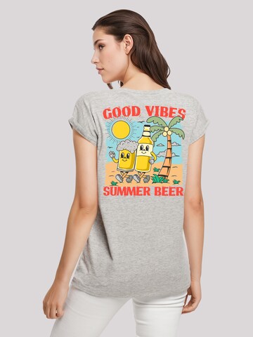 F4NT4STIC Shirt 'Summer Time Vintage Beer Cartoon' in Grijs: voorkant