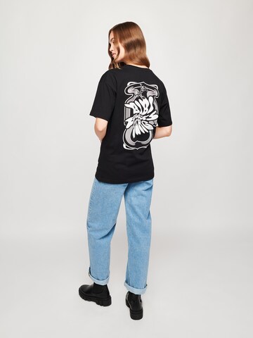 ABOUT YOU x StayKid Shirt 'FLIEG LOS' in Black: back