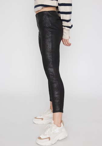 Coupe slim Pantalon 'Valy' Hailys en noir