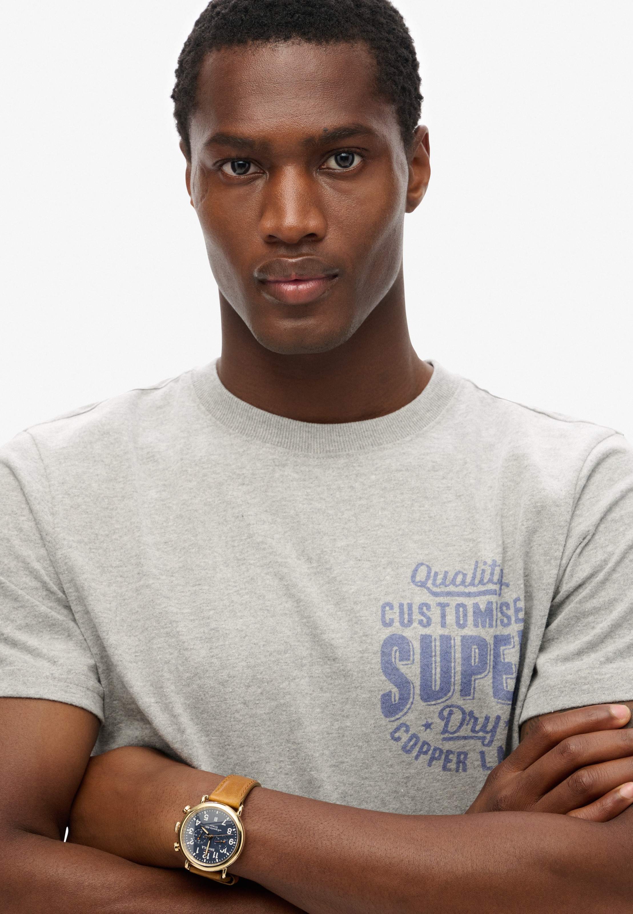 Superdry T-shirt i grå: framsida