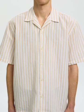 Fit confort Chemise 'SLHClay' SELECTED en jaune