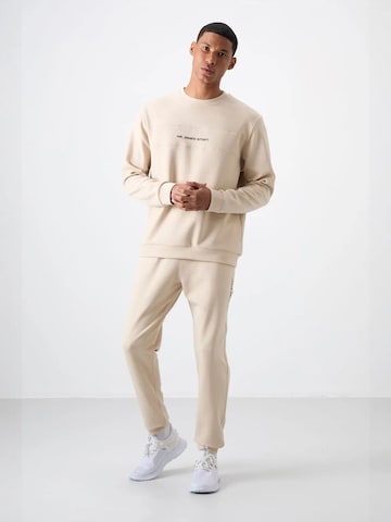 Tommy Life Sweat suit in Beige: front