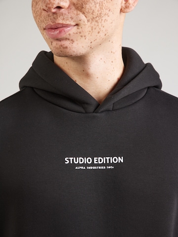 ALPHA INDUSTRIES Sweatshirt 'Studio Edition' i sort