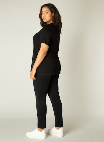 BASE LEVEL CURVY T-Shirt 'Alba' in Schwarz