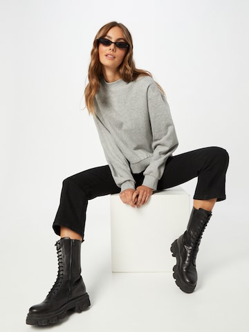 WEEKDAY Sweatshirt 'Amaze' in Grau