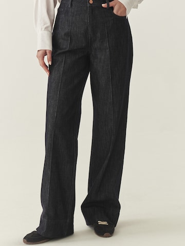 TATUUMLoosefit Hlače 'MOSS' - plava boja: prednji dio