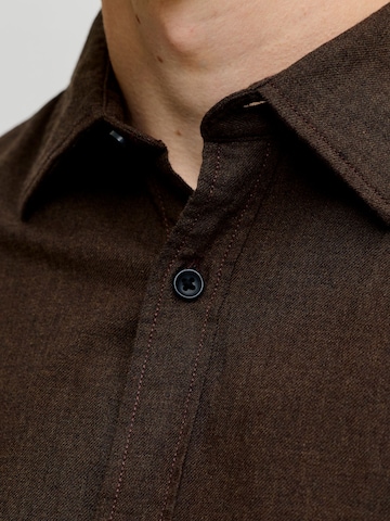 Coupe regular Chemise JACK & JONES en marron