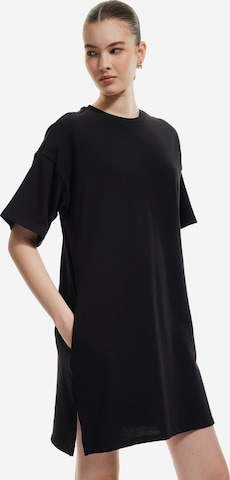 Koton Kleid in Schwarz: Vorderseite