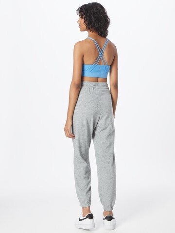 Nike Sportswear Tapered Hose in Grau