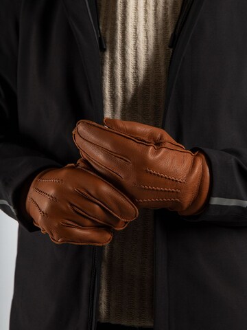 Suitable Full Finger Gloves in Brown: front