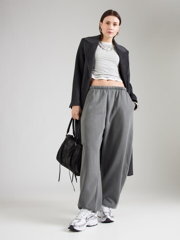 WEEKDAY Tapered Παντελόνι 'Ginny' σε γκρι