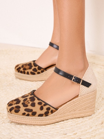 love & roses Pumps in Bruin