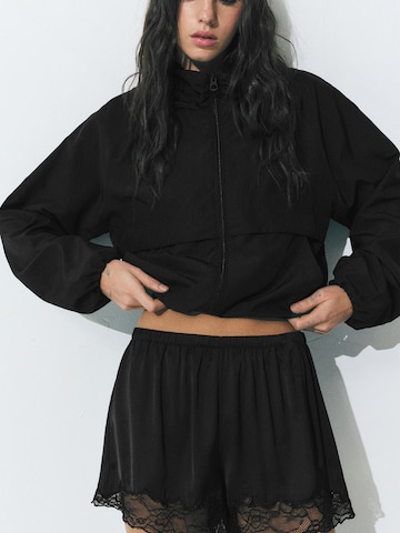 Pull&Bear Loosefit Kalhoty – černá