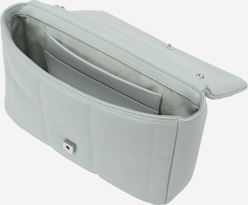 Borsa a spalla di Calvin Klein in grigio