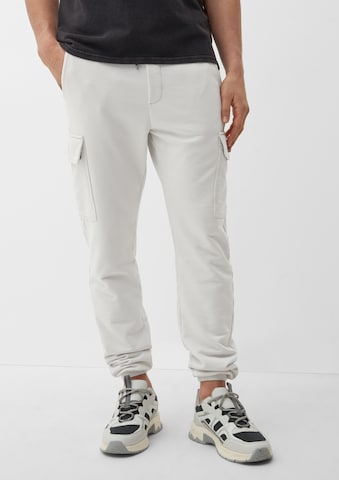 QS Tapered Cargo Pants in Grey: front