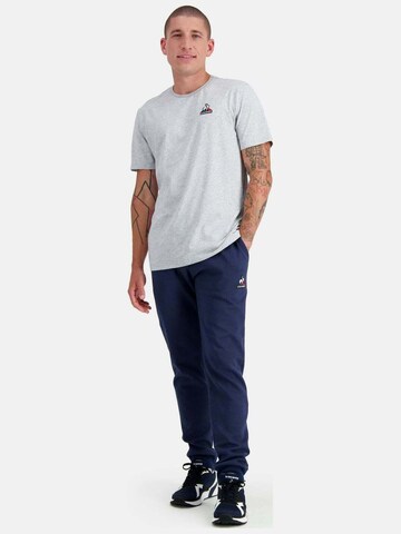 LE COQ SPORTIF - Camiseta 'Le Coq Sportif Ess Tee Ss No4 M Gris Chine Clair' en gris