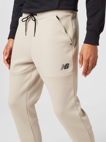 new balance Tapered Sportbroek in Grijs