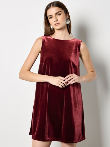 Apricot Dress ' ' in Red: front