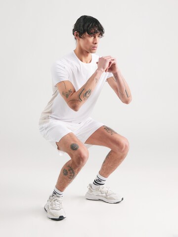 On - Camiseta funcional en blanco