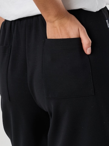 Seaside Regular Trousers in Black