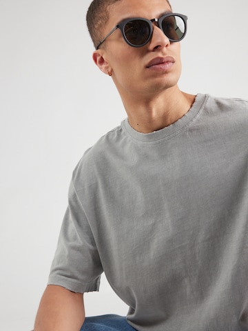 Maglietta 'ONSDISTRESS' di Only & Sons in grigio