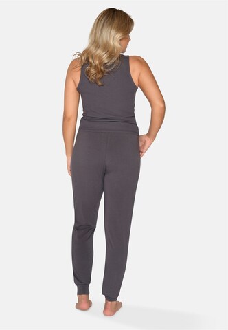 CC DK - Pantalón de pijama 'Betty' en gris: atrás