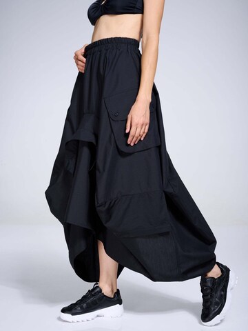 Metamorphoza Skirt in Black