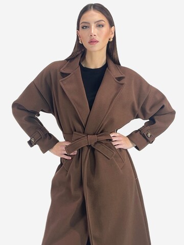 Elara Mantel in Braun