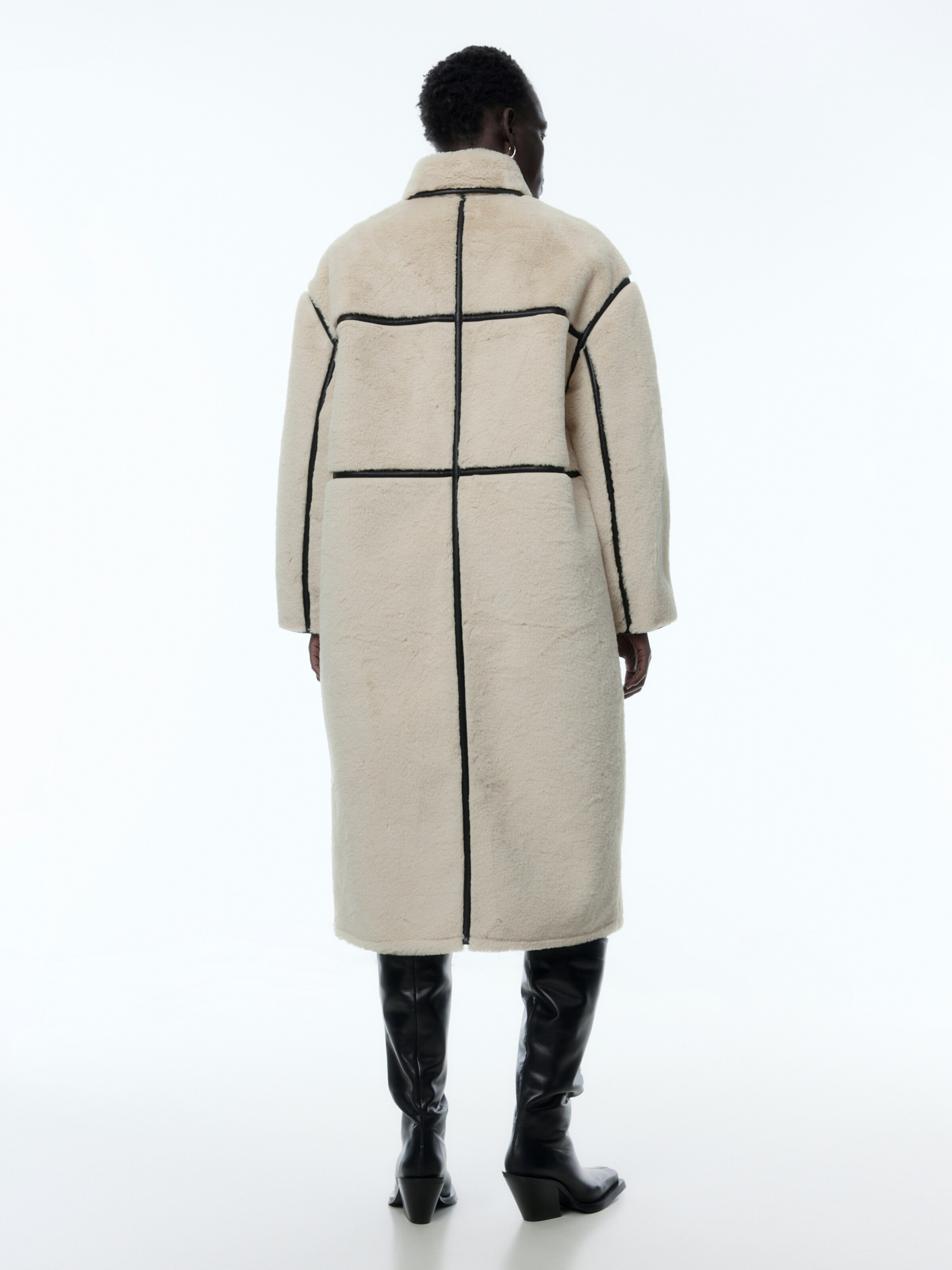 EDITED Winter coat Momoko in Beige ABOUT YOU