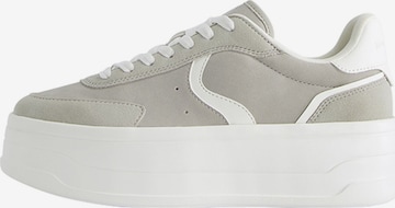 Bershka Sneakers low i grå