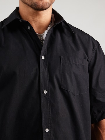 Comfort fit Camicia di WEEKDAY in nero