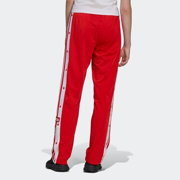 ADIDAS ORIGINALS - Loosefit Pantalón en rojo